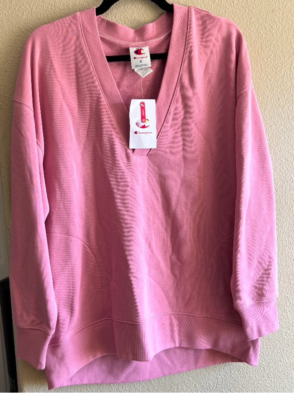 Champion Sweater size small new‎ with tags
